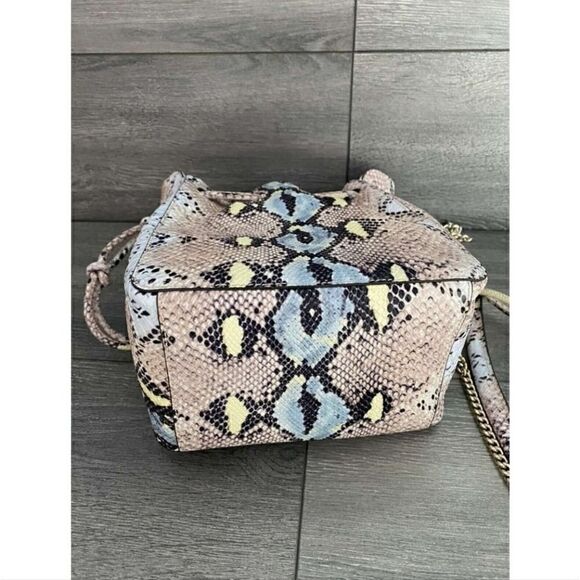NWT Vince Camuto pastel snakeskin purse - Picture 14 of 15